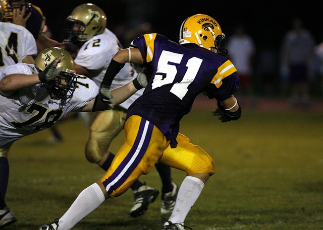 慎将球踢入 慎将球踢入